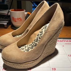'Delicious' brand 7.5 espadrille wedge ..